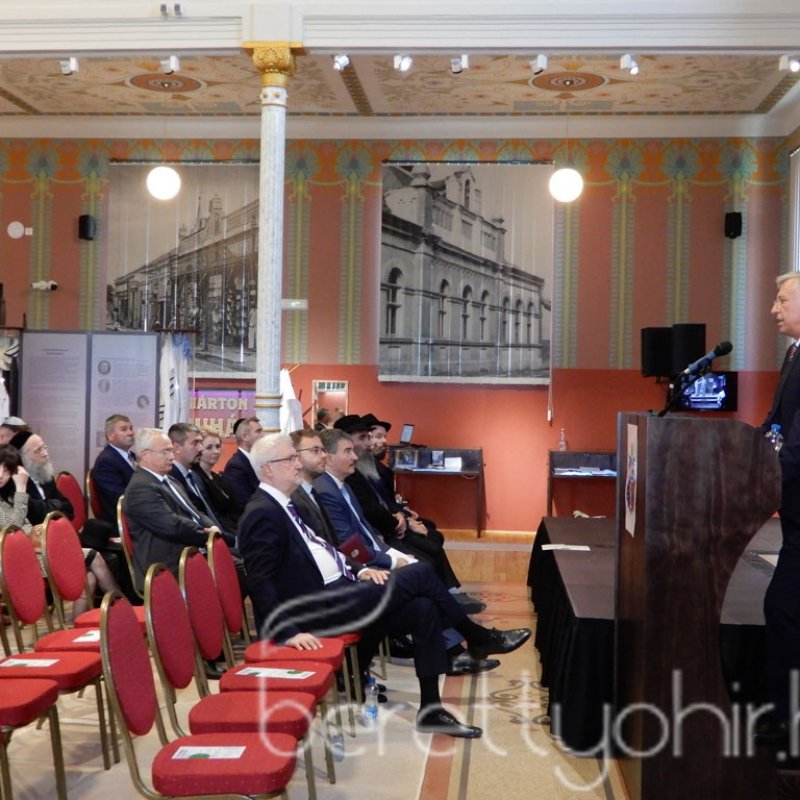 Átadták a felújított zsinagógát 04